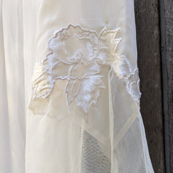 Valerie Stevens Intimates Matching Sheer Nightgown & Robe Pearl Embroidered Sz M - Picture 12 of 15